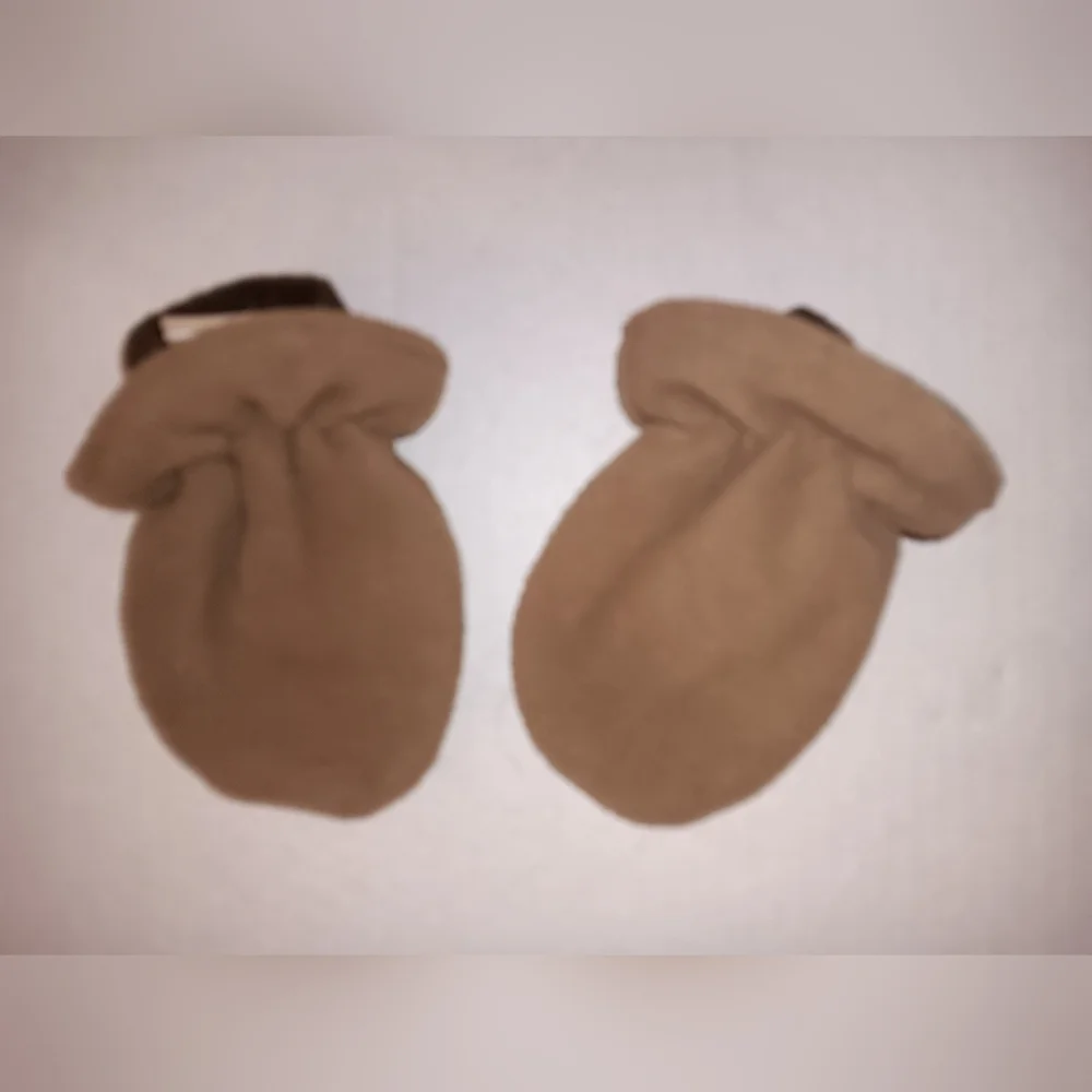 Old Navy Tan and Brown Fleece Mittens For Baby Toddler